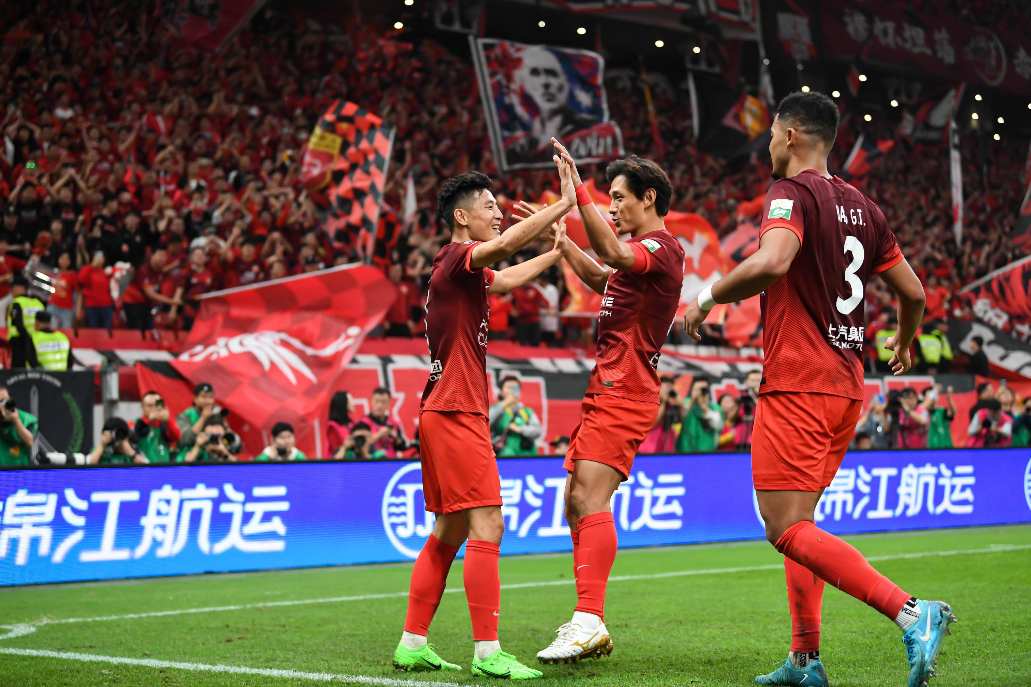 武磊遭遇争议红牌，曼联乘势反超比分完成逆转的简单介绍